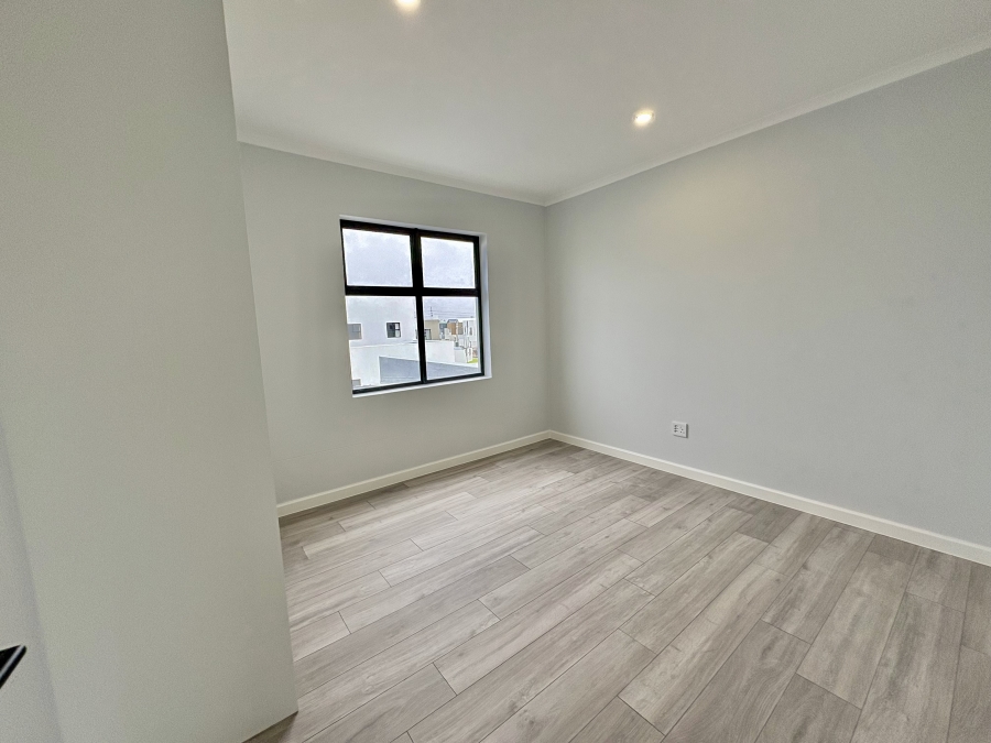 To Let 4 Bedroom Property for Rent in Sandown Western Cape